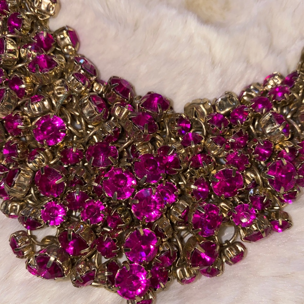 Chunky fuchsia/gold necklace - Picture 3 of 6